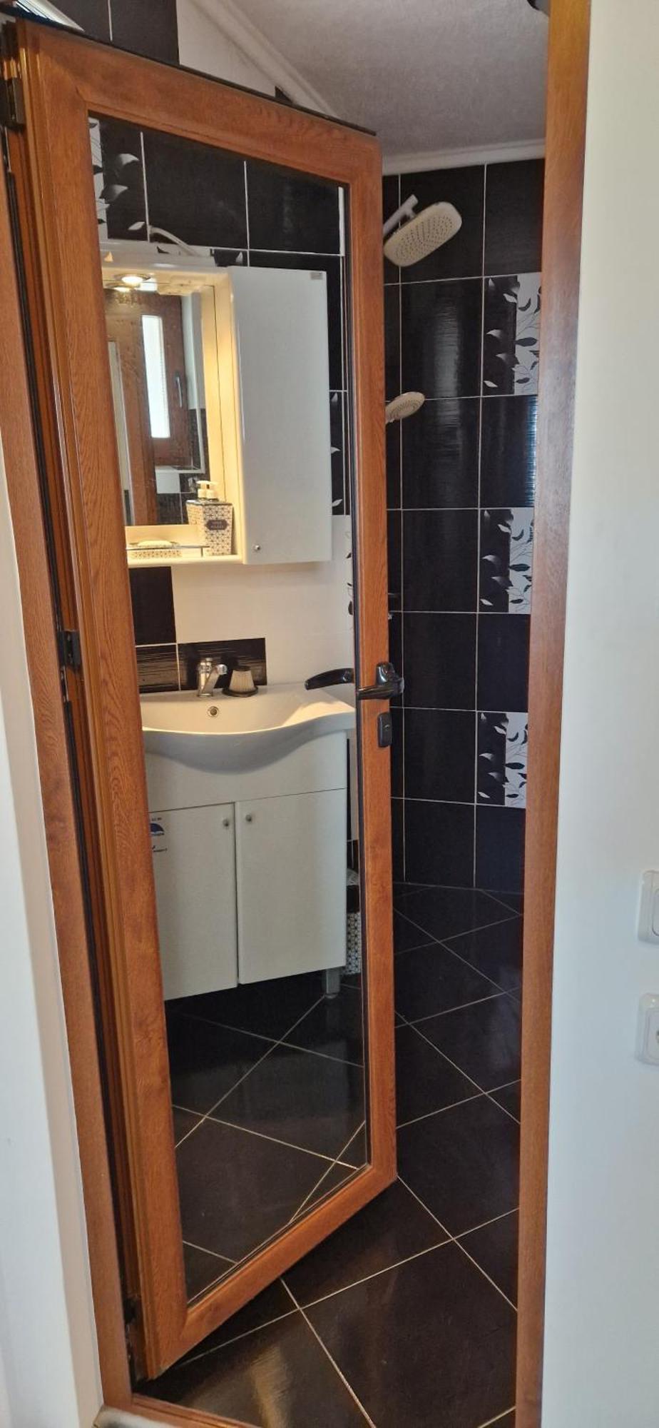 Black And White Apartment Karlovo Exteriör bild