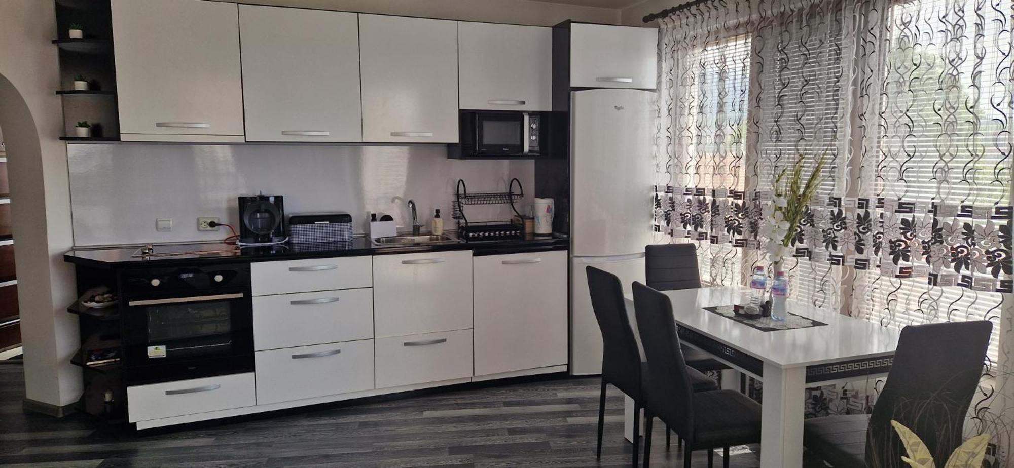 Black And White Apartment Karlovo Exteriör bild